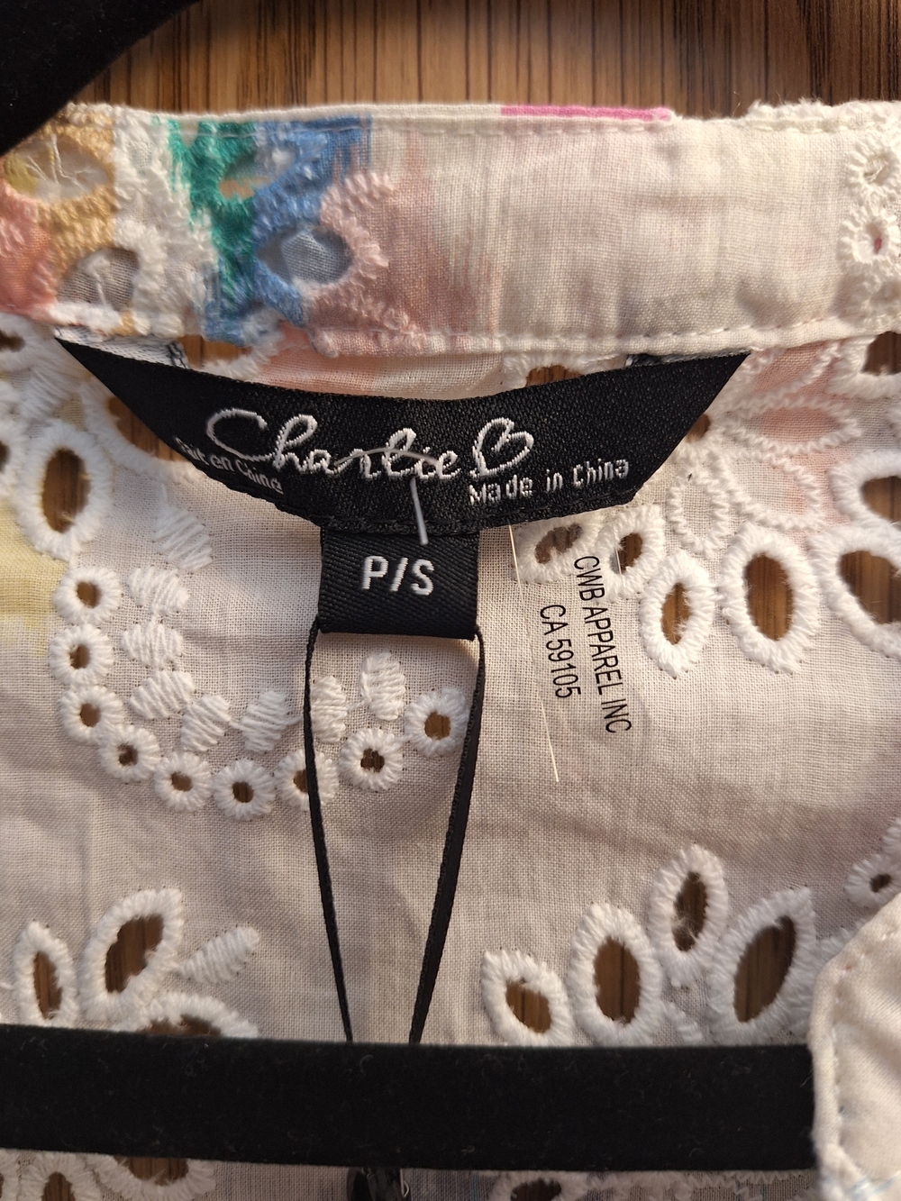 CHARLIE B White Eyelet Blouse with Multicolor Brushstroke Print Size Small NWT - Picture 5 of 7